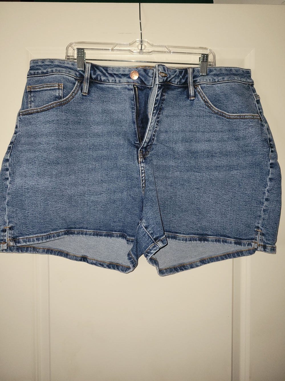 Ava & Viv Mid-Rise Light Blue Denim Shorts